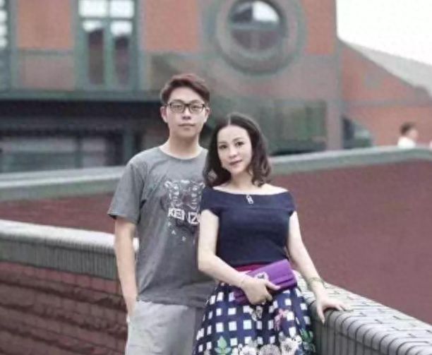 中国富二代加拿大炫富遭绑架父亲被扒是道士3亿道观产业曝光