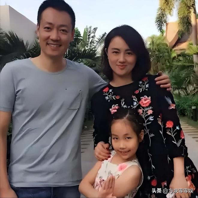 辛柏青把头像换成了白色蜡烛和朱媛媛相爱30年爱人去世太痛了