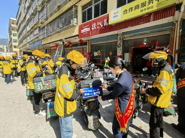 厦门国际银行莆田分行联合开展“3·15”新就业群体主题融合服务活动