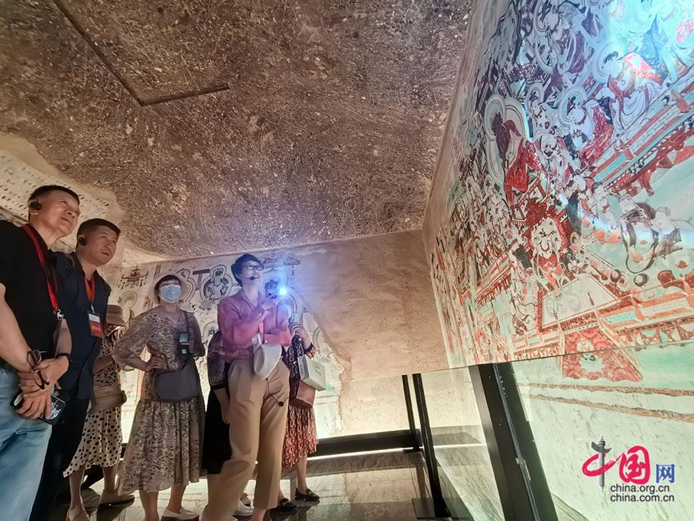 “如是莫高”遇上端午节 中外来宾在北展感受中国传统文化魅力